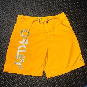 Oakley Mens Board Shorts Yellow Swim Trunks Size 30 Logo Graphic Surf Beachwear